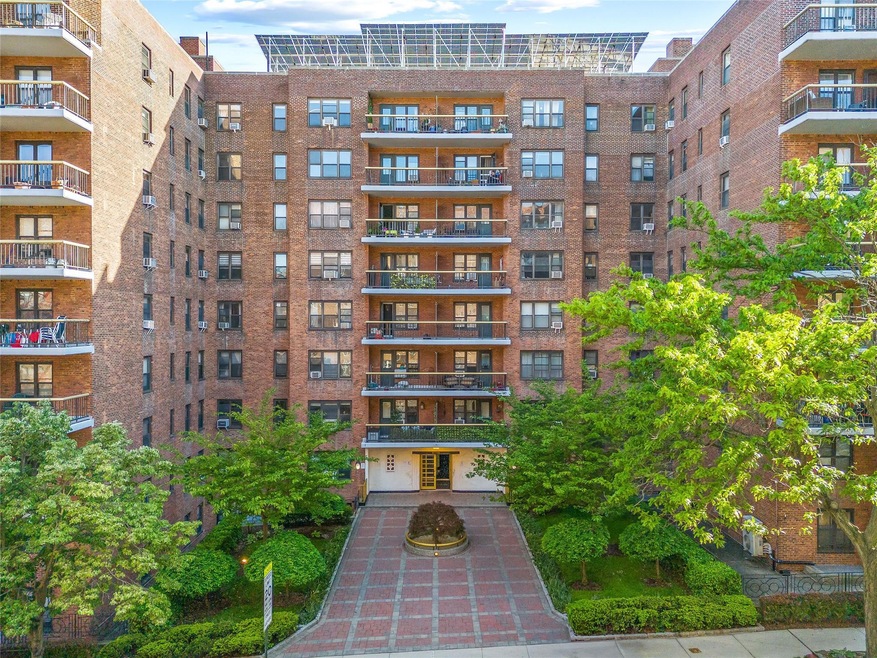 67-76 Booth St unit 7F, Forest Hills, NY 11375 - photo 1