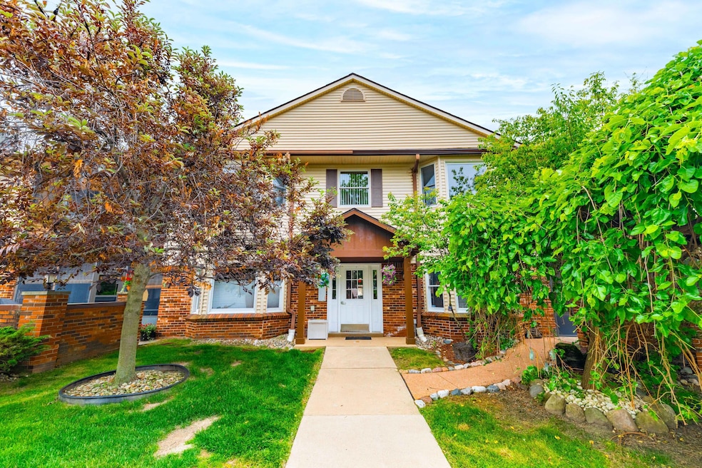 8597 Mathias, Unit 42, Grosse Ile (1 of