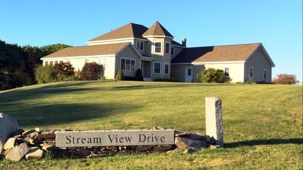 Lovely contemporary home on 2.24+/-...