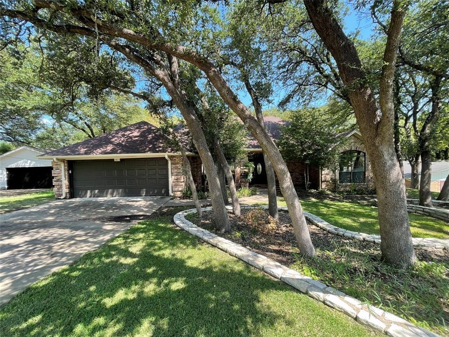 3813 Nocona Dr, Granbury, TX 76049 - photo 1