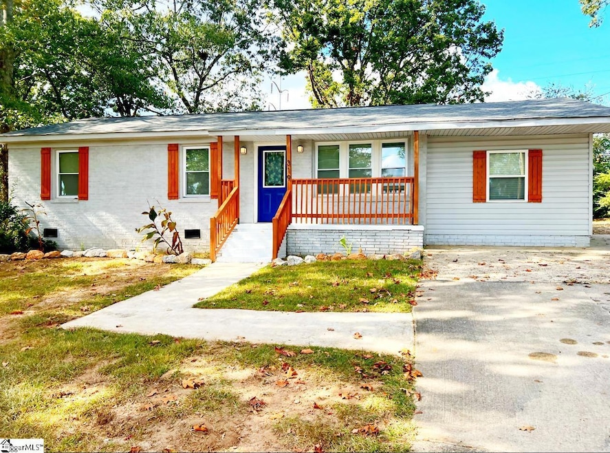 319 Jacquline Ln, Greenville, SC 29607 - photo 1