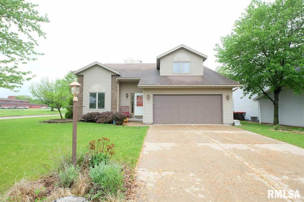 5516 N Cedarwilde Ct, Peoria, IL 61615 - photo 1