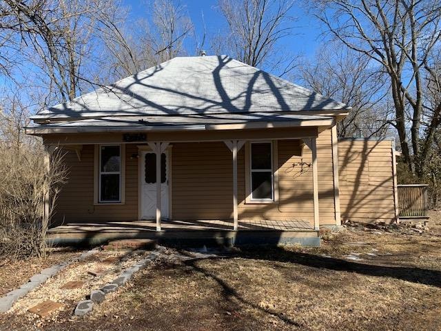 1221 N 20th St, Parsons, KS 67357 - photo 1