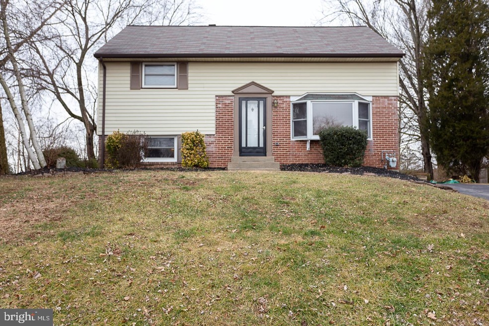 1051 Wayfield Dr, Norristown, PA 19403 - photo 1