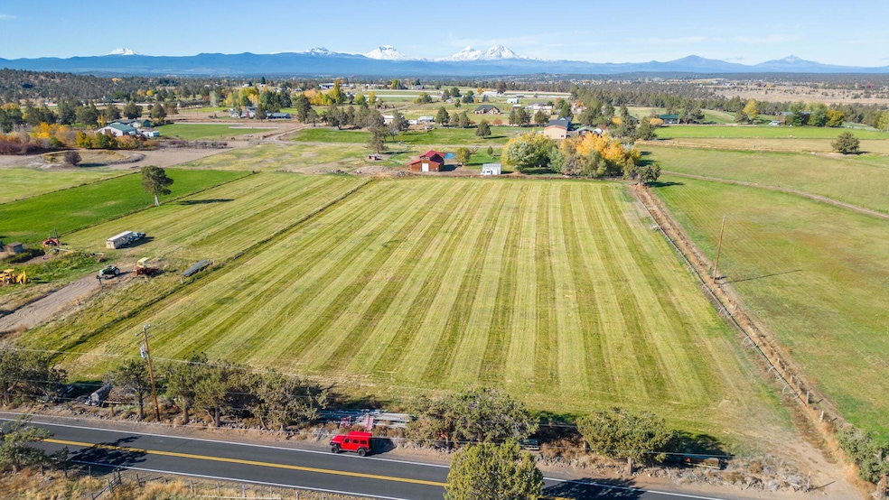 8255 SW 77th St, Redmond, OR 97756 - photo 1