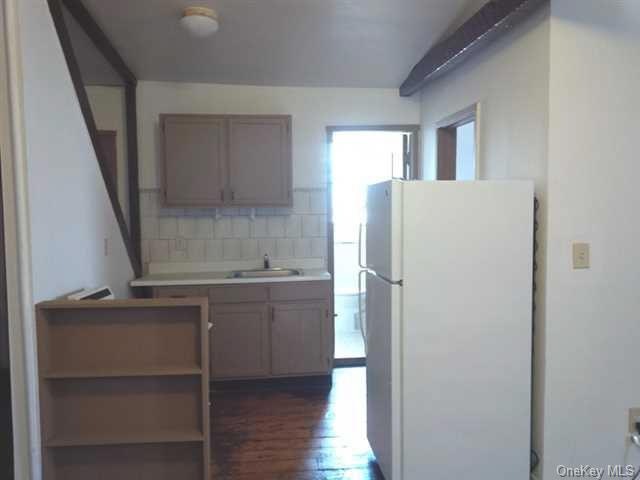 22 Barclay St unit 3, Poughkeepsie, NY 12601 - photo 1