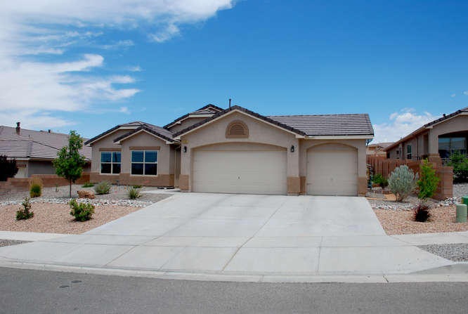 4305 Cholla Dr-small-003-Front View Home