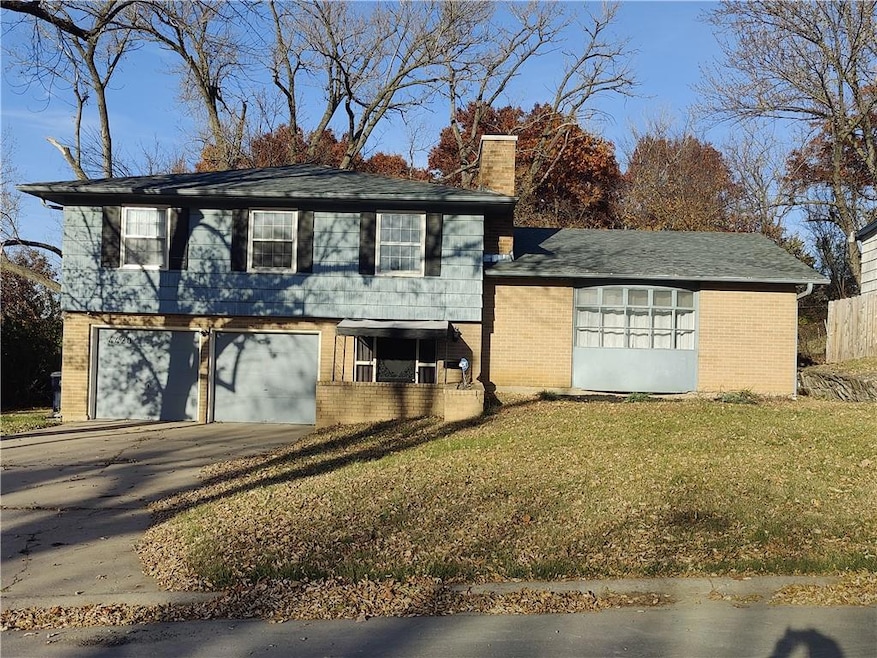4420 E 52nd St, Kansas City, MO 64130 - photo 1