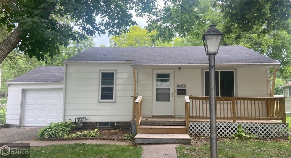 209 W Nishna Rd, Shenandoah, IA 51601 - photo 1