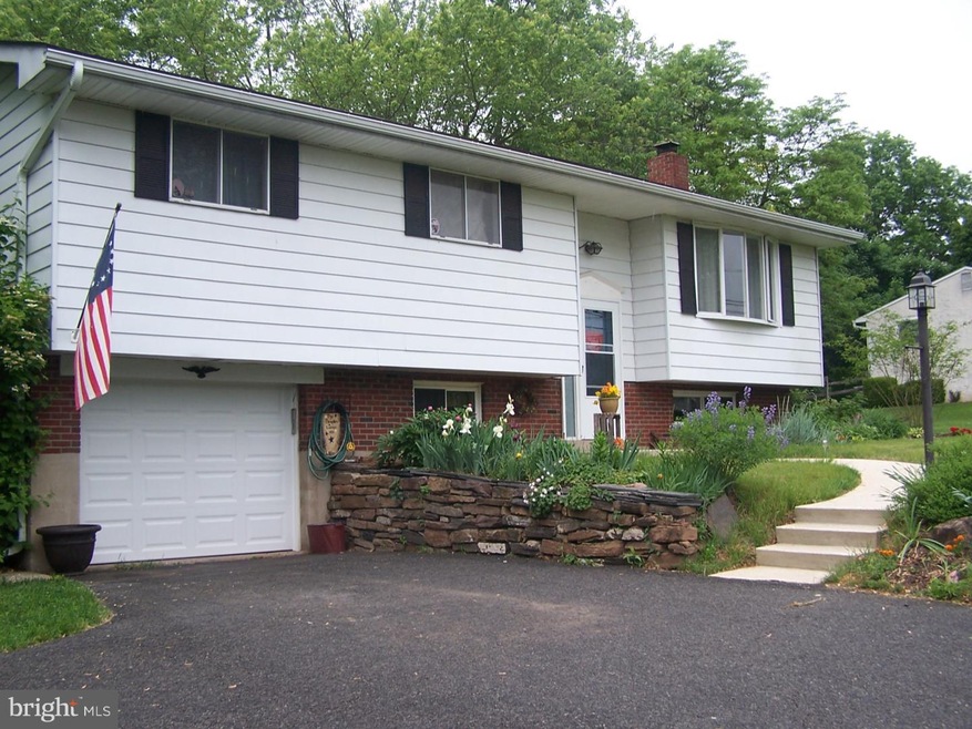 2265 E Buck Rd, Pennsburg, PA 18073 - photo 1