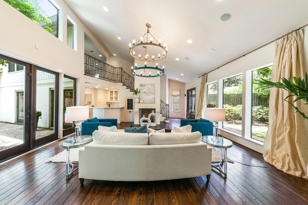 1212 Gray Moss Ln, Houston, TX 77055 - photo 1