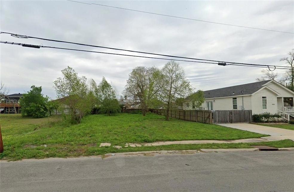 7820 Parry St, New Orleans, LA 70128 - photo 1