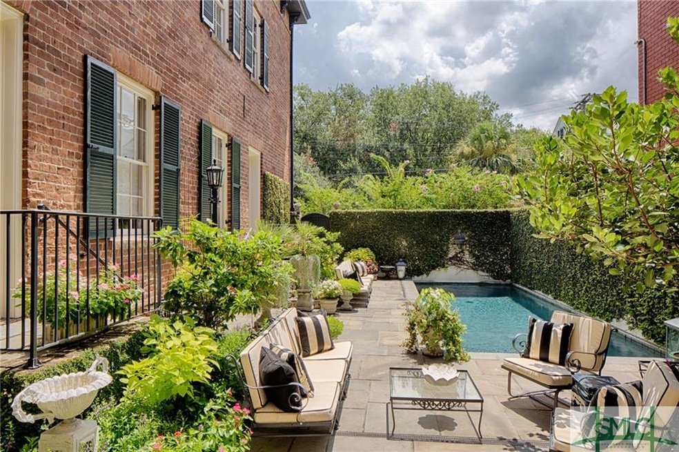 327 Tattnall Street view of private Courtyard and 