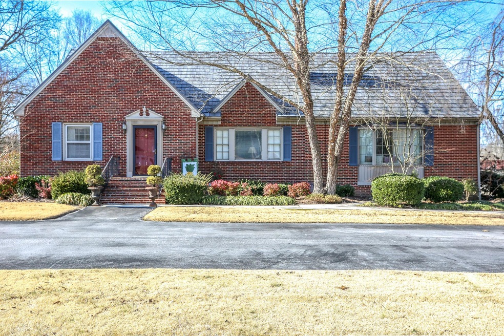 906 Mcarthur St, Manchester, TN 37355 - photo 1