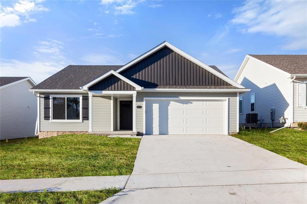 4316 Grover Woods Ln, Des Moines, IA 50317 - photo 1