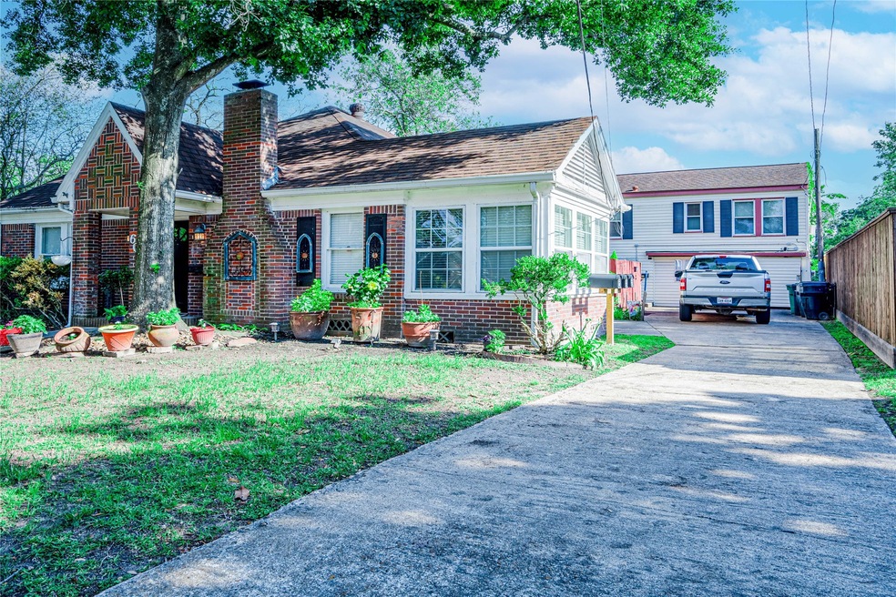 602.5 Fairbanks St unit 2, Houston, TX 77009 - photo 1