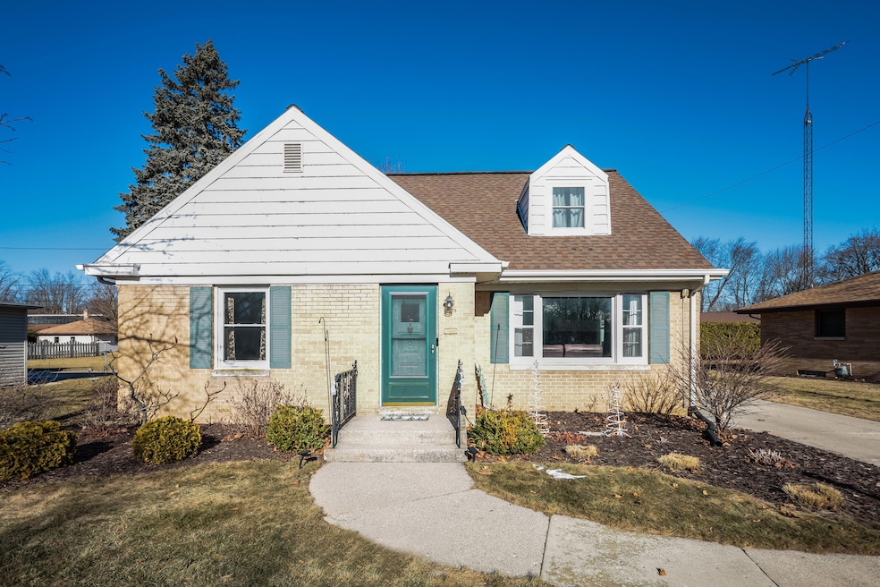 2014 Markham St, Manitowoc, WI 54220 - photo 1