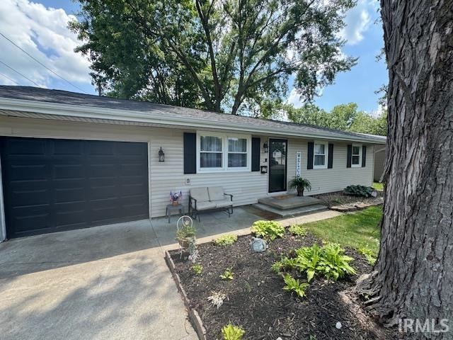 828 Railroad St, Covington, IN 47932 - photo 1