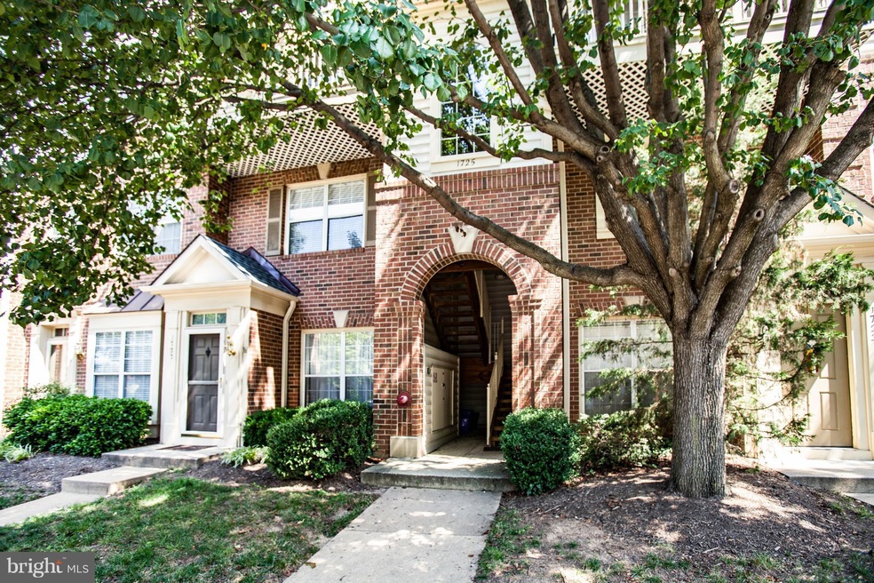 1725 Kingsgate Ct unit 302, Alexandria, VA 22302 - photo 1