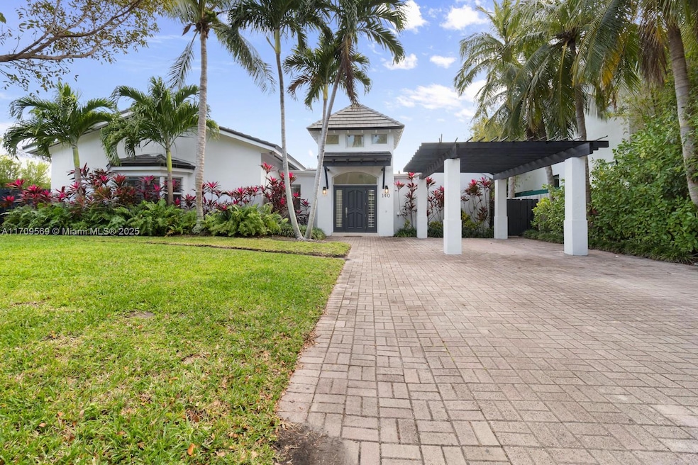 140 W Mashta Dr, Key Biscayne, FL 33149 - photo 1