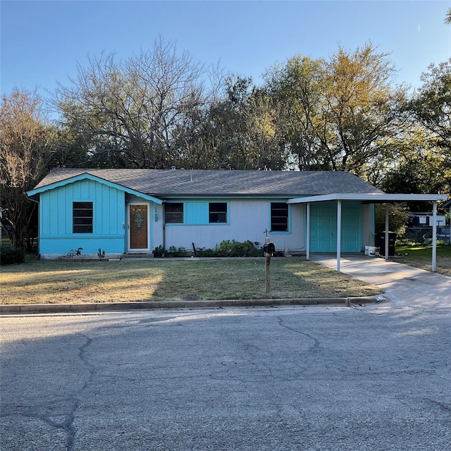 1401 W Ball St, Weatherford, TX 76086 - photo 1