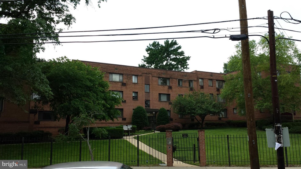 4715 1st St SW unit 303, Washington, DC 20032 - photo 1