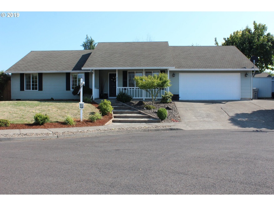 643 S Oak Place, Canby, OR 97013 - photo 1