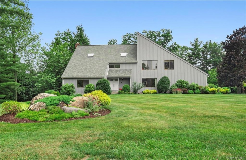 6 Woodcrest Dr, Armonk, NY 10504 - photo 1