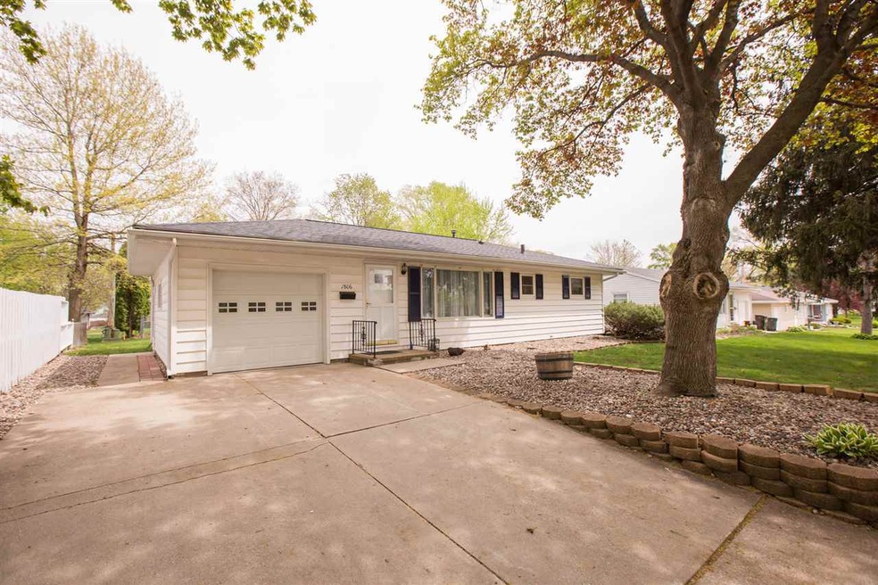 1806 Gibson St, Cedar Falls, IA 50613 - photo 1