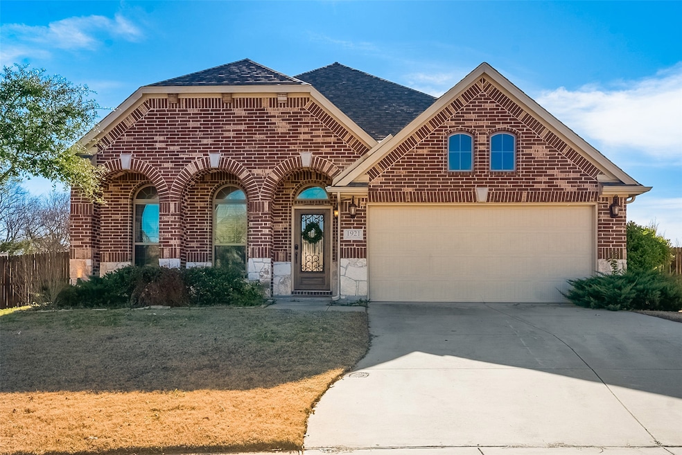 1921 Peggy's Cove, van Alstyne, TX 75495 - photo 1