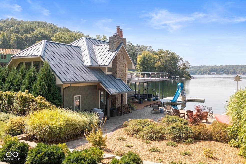 10841 W Grandview Dr, Columbus, IN 47201 - photo 1