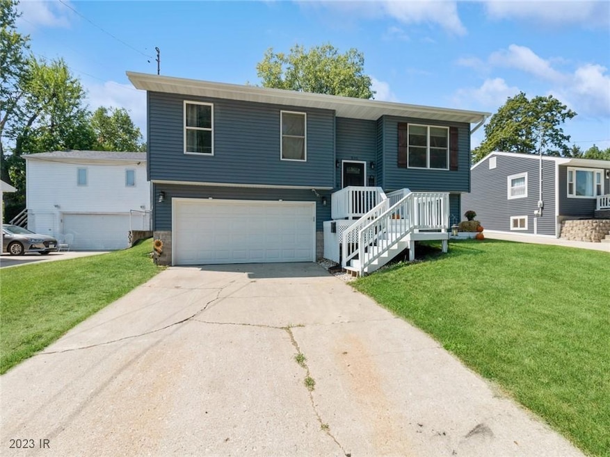 305 W 16th St N, Newton, IA 50208 - photo 1