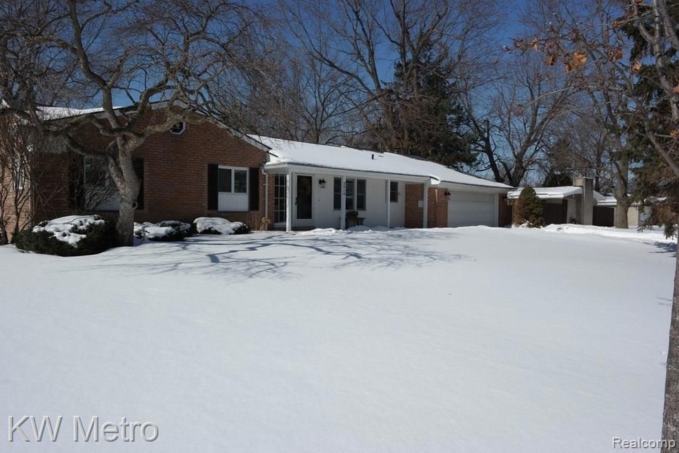 2618 Warwick Dr, Bloomfield Hills, MI 48304 - photo 1