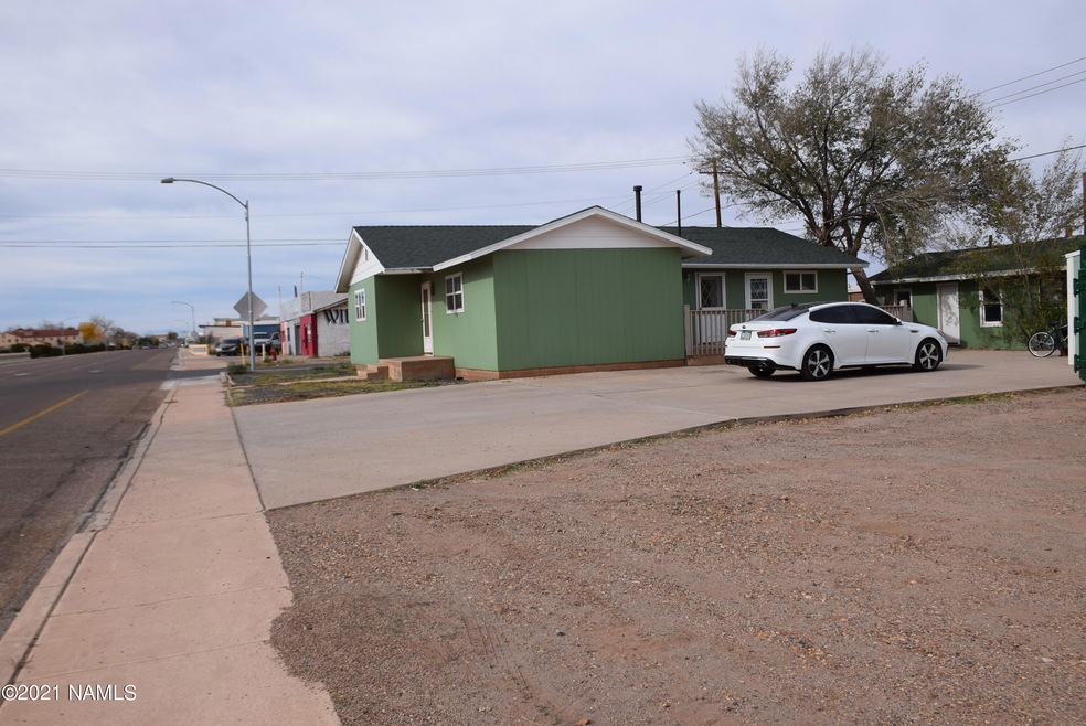 902 E 2nd St, Winslow, AZ 86047 - photo 1