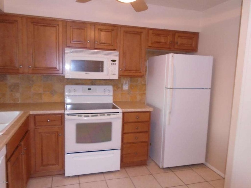 10863 W Santa fe Dr unit 15A, Sun City, AZ 85351 - photo 1