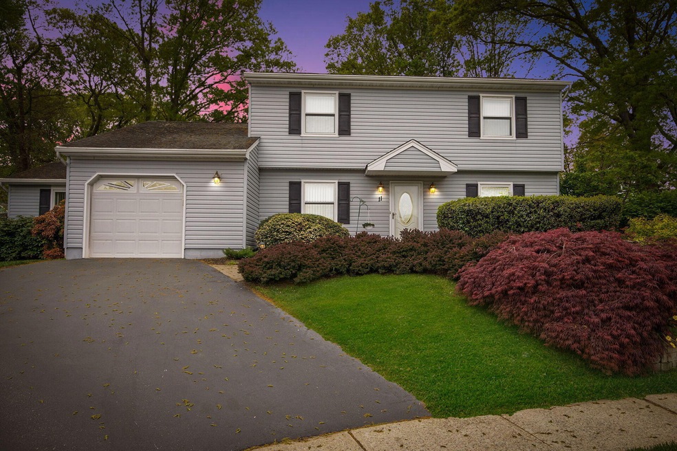 11 Union Hill Ln, Hazlet, NJ 07730 - photo 1