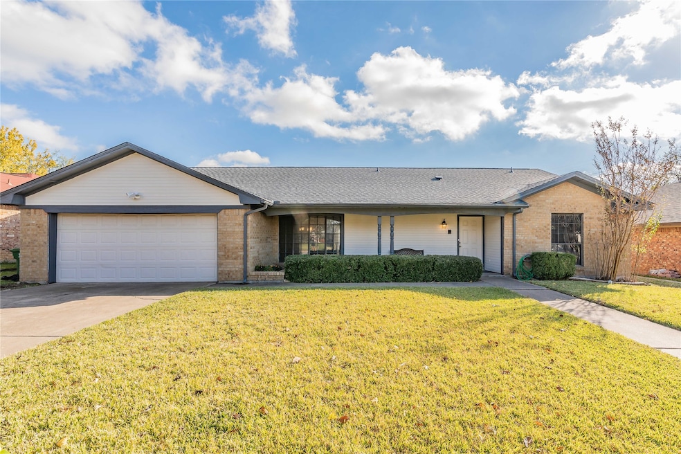 5806 Crestwood Cir E, North Richland Hills, TX 76180 - photo 1