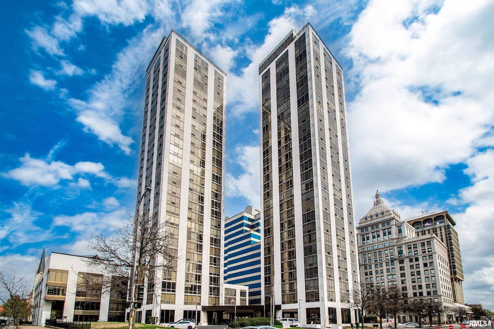 125 SW Jefferson Ave unit W2N, Peoria, IL 61602 - photo 1