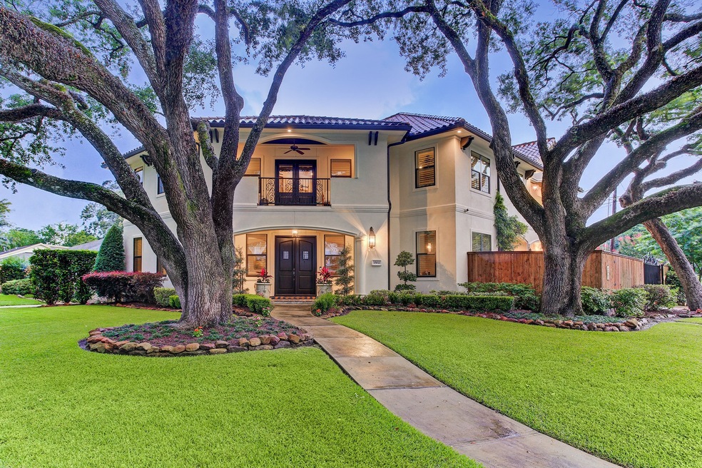 1502 Hewitt Dr, Houston, TX 77018 - photo 1