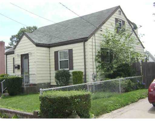 15 Suffolk Ave, Pawtucket, RI 02861 - photo 1