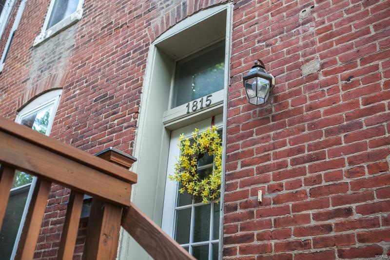 1815 Rear is a lovely fee simple townhome.  There 