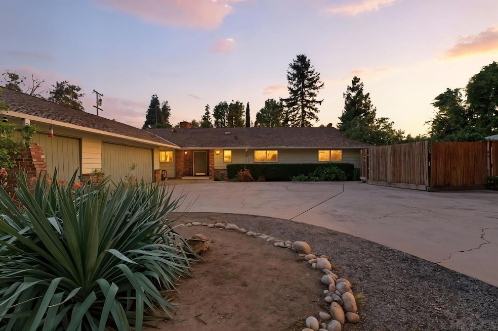 6385 E Lowe Ave, Fresno, CA 93727 - photo 1