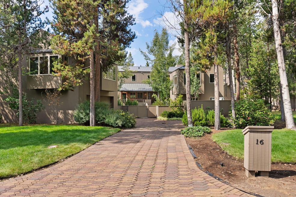 58127 Gannet Ln unit 16, Sunriver, OR 97707 - photo 1