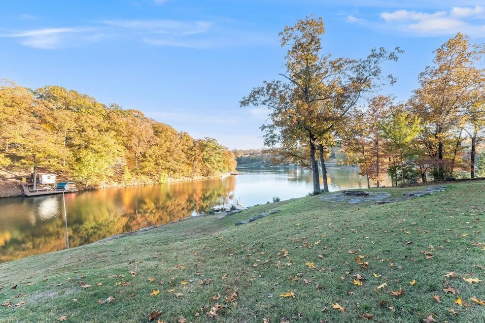 Lake front on Lake Avalon