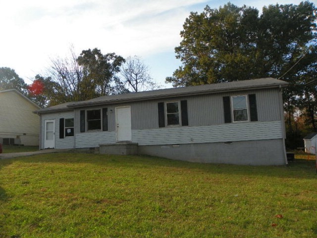 661 Spindle Tree Dr, Hopkinsville, KY 42240 - photo 1