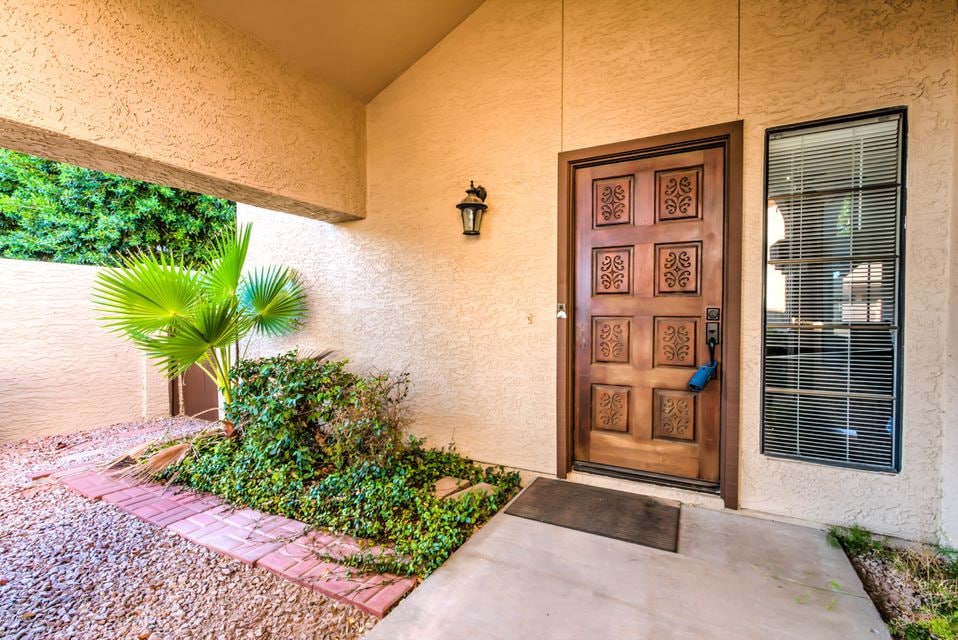 730 W Summit Pl-1