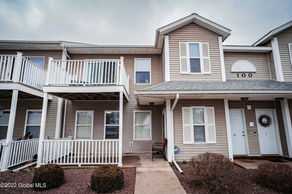 105 Cambridge Manor Dr, Schenectady, NY 12302 - photo 1