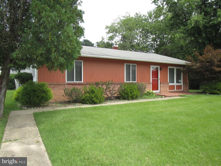 8239 Reece Heights Dr, Severn, MD 21144 - photo 1