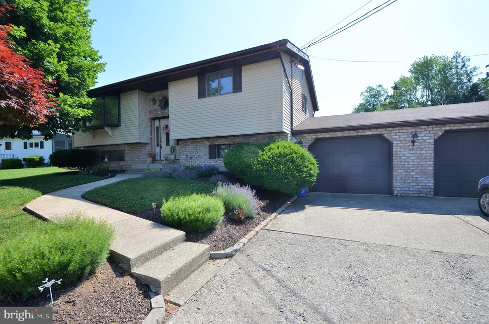 1625 Allen Ave, Allentown, PA 18103 - photo 1