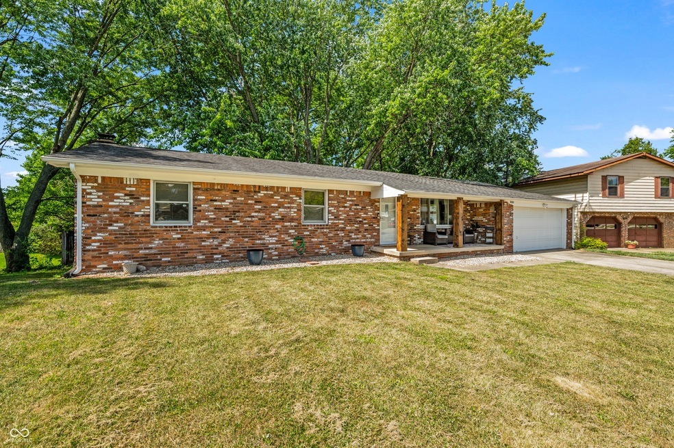 3030 Fairlawn Ct, Columbus, IN 47203 - photo 1